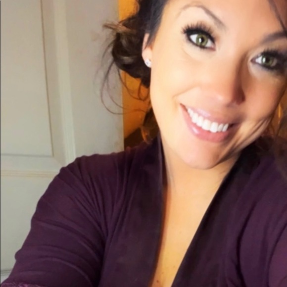 Meet your Posher, Jennifer - Picture 2 of 2